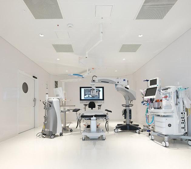 Advanced ophthalmological diagnostic equipment in our clean room.